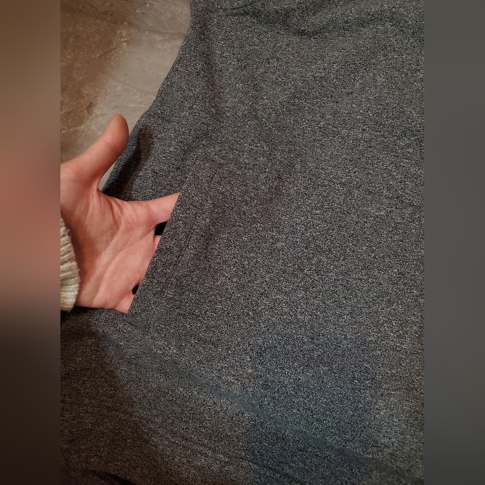 Lululemon long sleeves pullover hoodie. Dark heathered grey. Size 4. Oversized. - Picture 5 of 10
